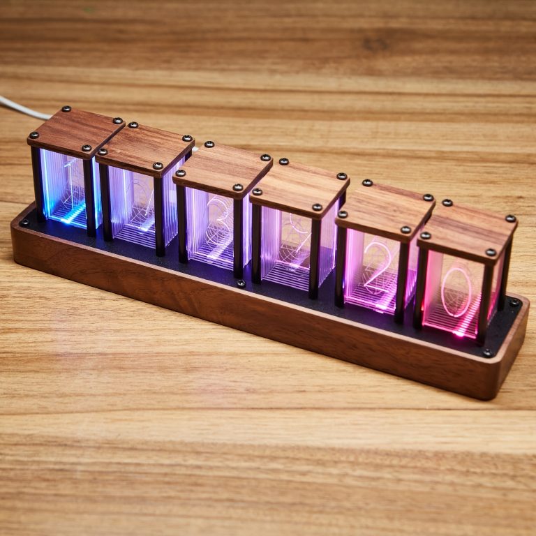 horloge-numerique-nixie-tube-en-noyer